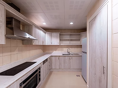 Stylish Fully Renovated 2-Bedroom Apartment | Full Marina View | Title Deed Ready