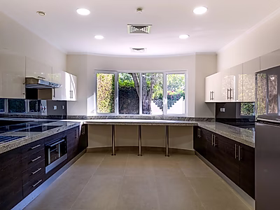 مسبح خاص | فيلا ٤ غرف نوم + غرفة خادمة | ويست باي لاجون