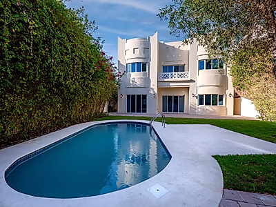 مسبح خاص | فيلا ٤ غرف نوم + غرفة خادمة | ويست باي لاجون