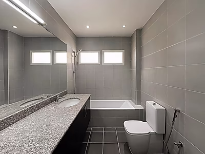 فيلا مفروشة (٤ غرف نوم فأكثر) | قبو | مدخل إلى الشاطئ | مسبح