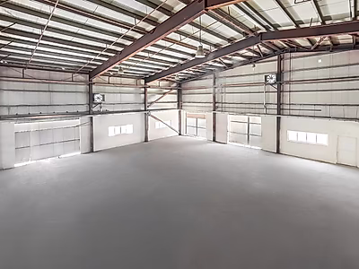 مصنع لتصنيع الحديد للبيع في المنطقة الصناعية الجديدة – موقع مميز