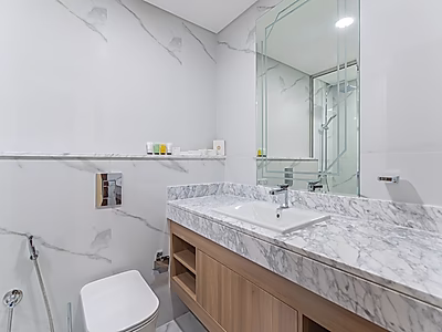 شقة مذهلة من غرفتي نوم للإيجار | إطلالات خلابة على البحر والمدينة