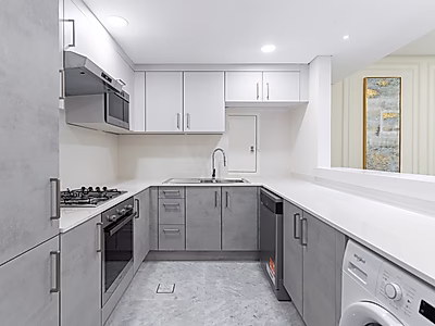 شقة مذهلة من غرفتي نوم للإيجار | إطلالات خلابة على البحر والمدينة