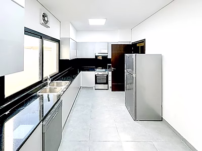 فيلا جديدة كليًا | مفروشة بالكامل، خمس غرف نوم - الثمامة