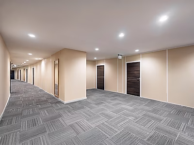 مكتب للإيجار في ويست باي - فترة سماح - رسوم الخدمة مشمولة