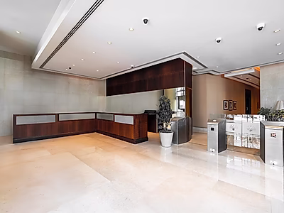 مكتب للإيجار في ويست باي - فترة سماح - رسوم الخدمة مشمولة