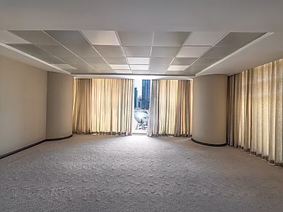 مكتب مميز للإيجار في ويست باي - فترة سماح - رسوم الخدمة مشمولة