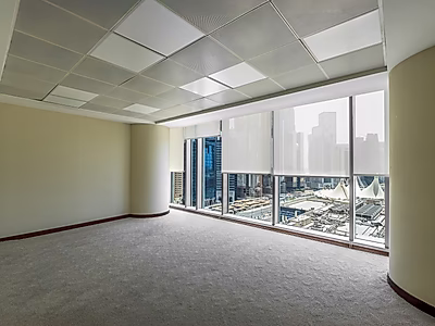 مكتب مميز للإيجار في ويست باي - فترة سماح - رسوم الخدمة مشمولة