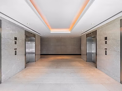 مكتب مميز للإيجار في ويست باي - فترة سماح - رسوم الخدمة مشمولة