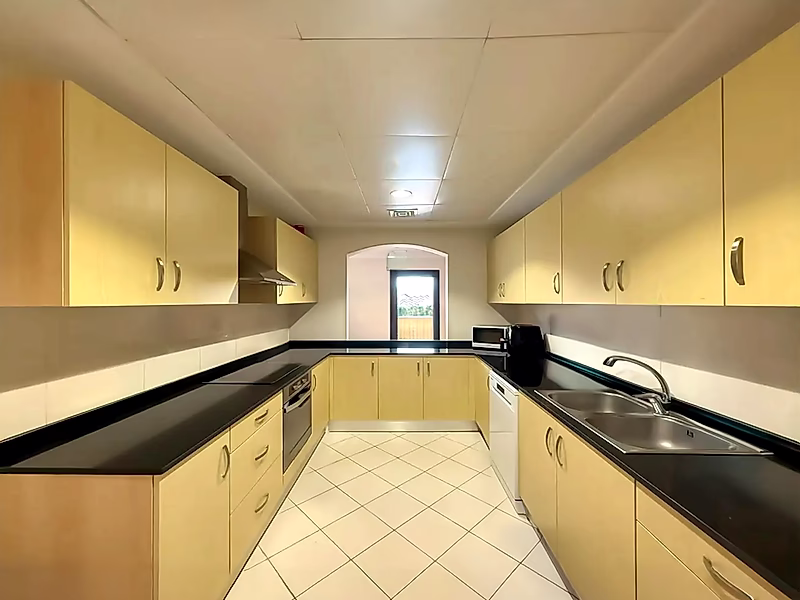 HUGE 2 BEDROOM APARTMENT | PEARL l RENTED - Photo 7