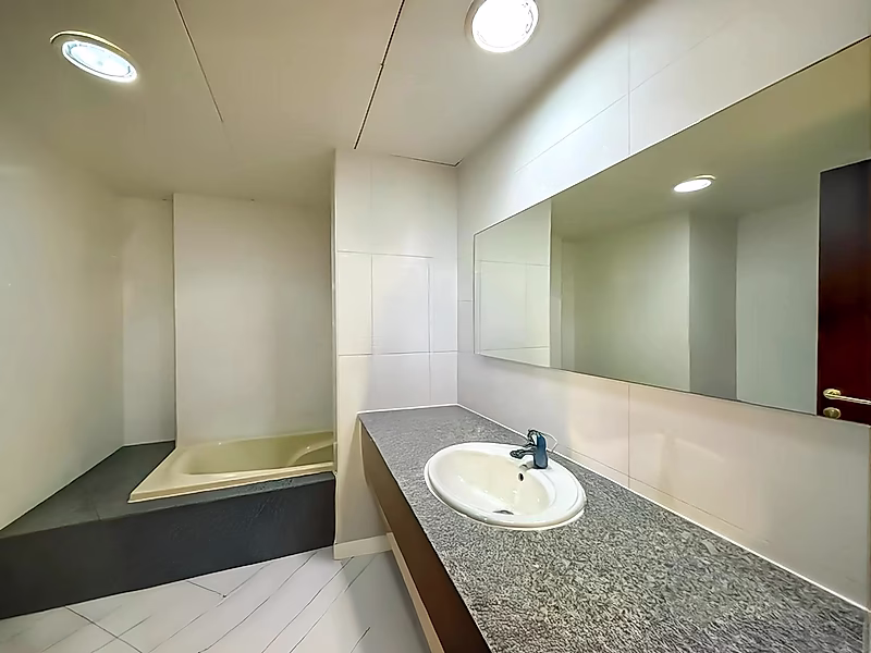 HUGE 2 BEDROOM APARTMENT | PEARL l RENTED - Photo 10