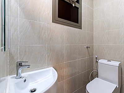 شقة تمليك مفروشة ومؤجرة من غرفتين في الوكرة | مجمع سكني مغلق | استثمار جاهز بعائد مضمون