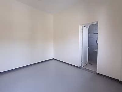 مستودع + مكتب + صالة عرض + سكن – للإيجار