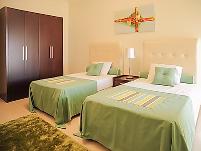 فيلا شبه مفروشة مكونة من 4 غرف نوم + غرفة خادمة في مجمع | أبو سدرة