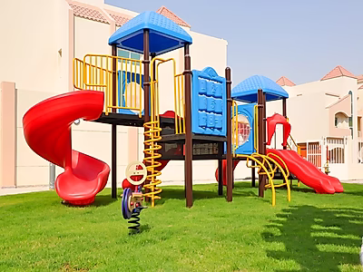 فيلا شبه مفروشة مكونة من 4 غرف نوم + غرفة خادمة في مجمع | أبو سدرة