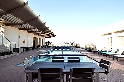 شقة مفروشة أنيقة مكونة من غرفتي نوم + غرفة خادمة في منطقة السد