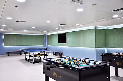 شقة مفروشة أنيقة مكونة من غرفتي نوم + غرفة خادمة في منطقة السد