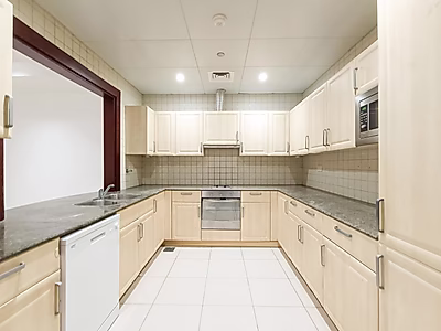 DONT MISS THIS OPPURTUNITY | 1 BEDROOM IN THE HEART OF PORTO ARABIA