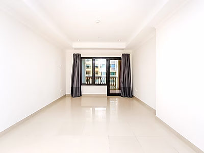 Excellent Value 1BR with Large Balcony & Title Deed – Porto Arabia