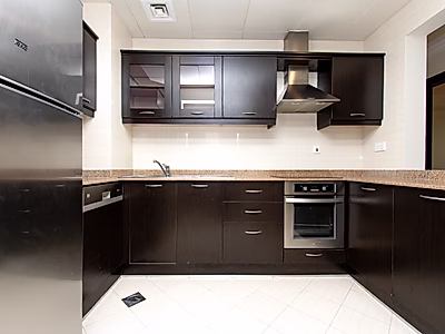 Excellent Value 1BR with Large Balcony & Title Deed – Porto Arabia