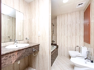 Excellent Value 1BR with Large Balcony & Title Deed – Porto Arabia