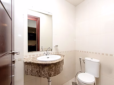 Excellent Value 1BR with Large Balcony & Title Deed – Porto Arabia