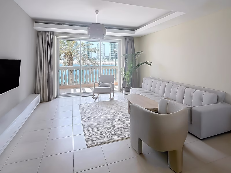Oceanfront Dreams: Refined Chalet Living - Photo 1