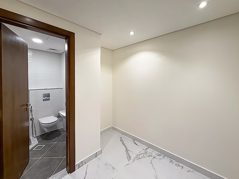 BRAND NEW! 2BR + MAID  | RESALE WITH POST HANDOVER PAYMENT PLAN | LUSAIL MARINA - Photo 9