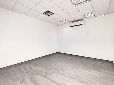 مساحة مكتبية استثنائية للإيجار على طريق سلوى