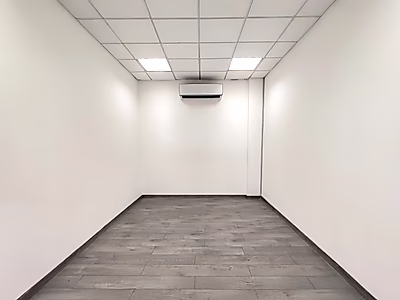 مساحة مكتبية استثنائية للإيجار على طريق سلوى