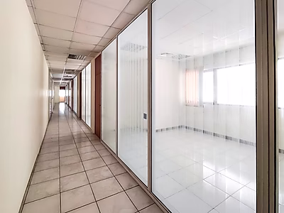 مكتب راقٍ للإيجار في مشيرب – موقع مركزي ومرافق حديثة