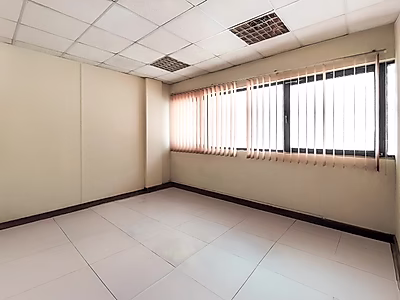 مكتب راقٍ للإيجار في مشيرب – موقع مركزي ومرافق حديثة