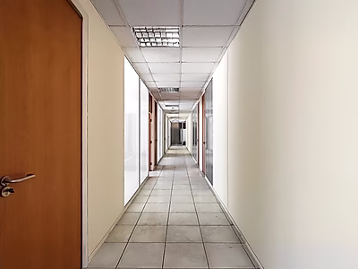 مكتب راقٍ للإيجار في مشيرب – موقع مركزي ومرافق حديثة