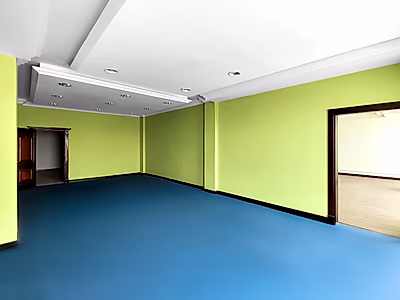 مكتب حديث للإيجار على طريق سلوى – موقع مميز، مواقف مغطاة، وشروط مرنة