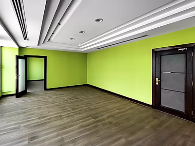 مكتب حديث للإيجار على طريق سلوى – موقع مميز، مواقف مغطاة، وشروط مرنة