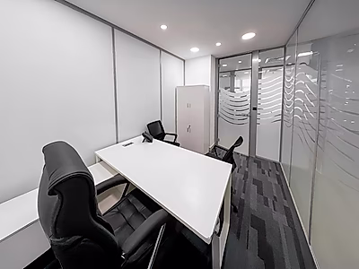 مكتب مميز في أم غويلينة – جاهز للاستخدام!