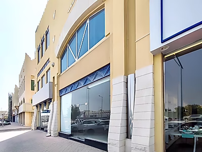 مساحة تجارية واسعة مع الخدمات مشمولة – طريق سلوى، الدوحة