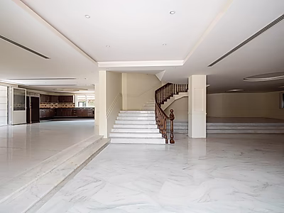 فيلا حصرية في عنيزة: 7 غرف نوم، موقع متميز