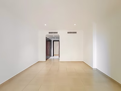 SEMI FURNISHED 1BR APARTMENT IN THE PEARL | BIG BALCONY