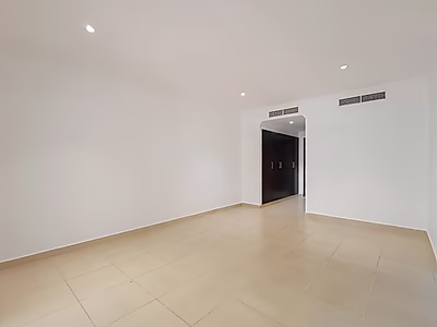 SEMI FURNISHED 1BR APARTMENT IN THE PEARL | BIG BALCONY