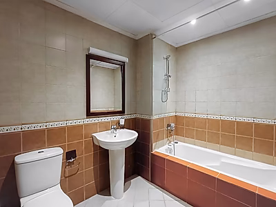 SEMI FURNISHED 1BR APARTMENT IN THE PEARL | BIG BALCONY