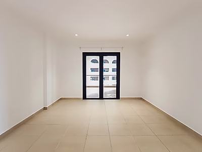 SEMI FURNISHED 1BR APARTMENT IN THE PEARL | BIG BALCONY