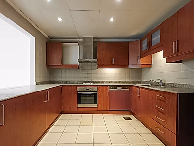 SEMI FURNISHED 1BR APARTMENT IN THE PEARL | BIG BALCONY