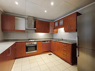 SEMI FURNISHED 1BR APARTMENT IN THE PEARL | BIG BALCONY