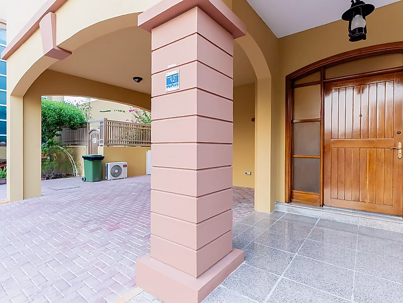 4BR + Maids Villa in a Family Friendly Compound - Photo 2