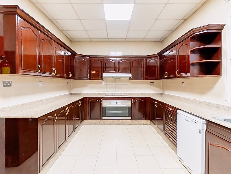 4BR + Maids Villa in a Family Friendly Compound - Photo 4