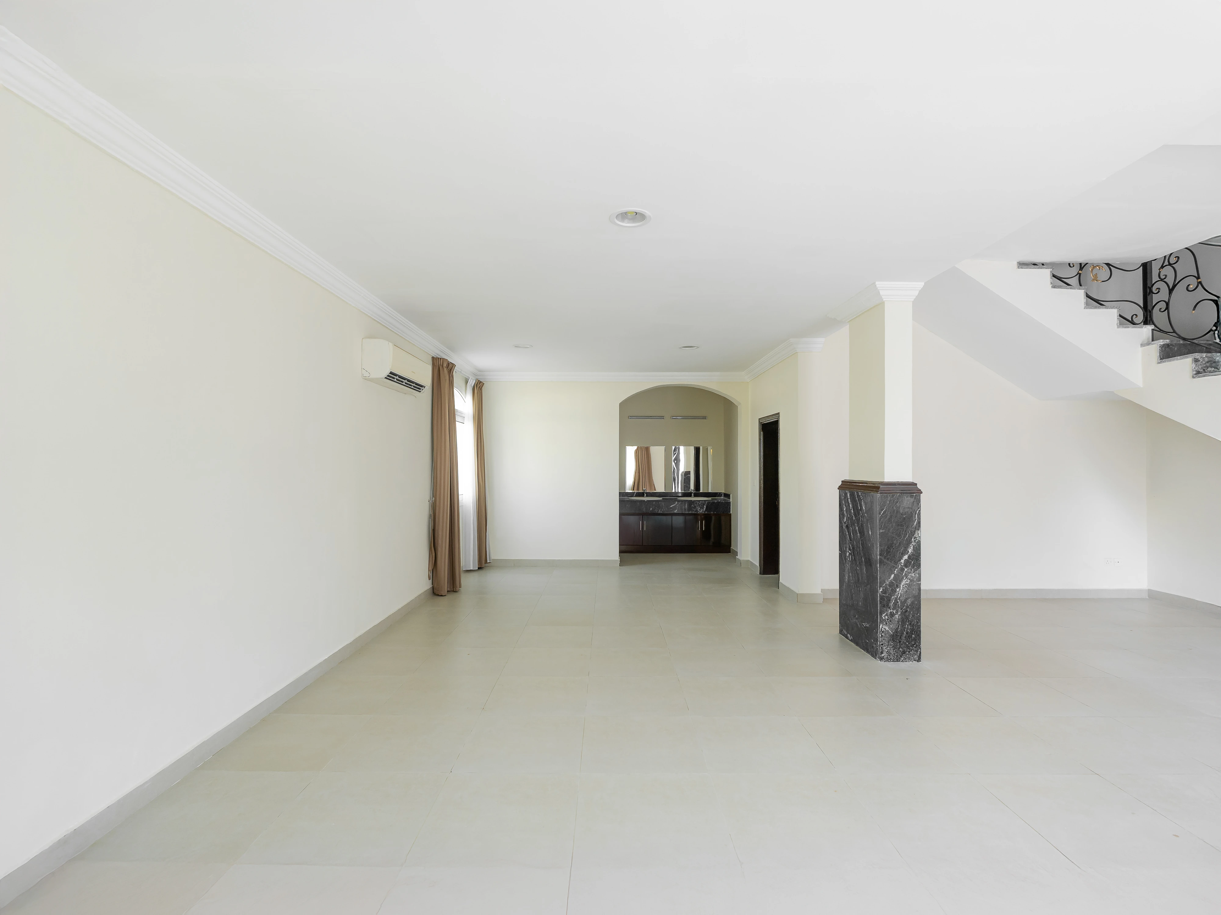 مجمع كامل، 44 فيلا مؤجرة بالكامل