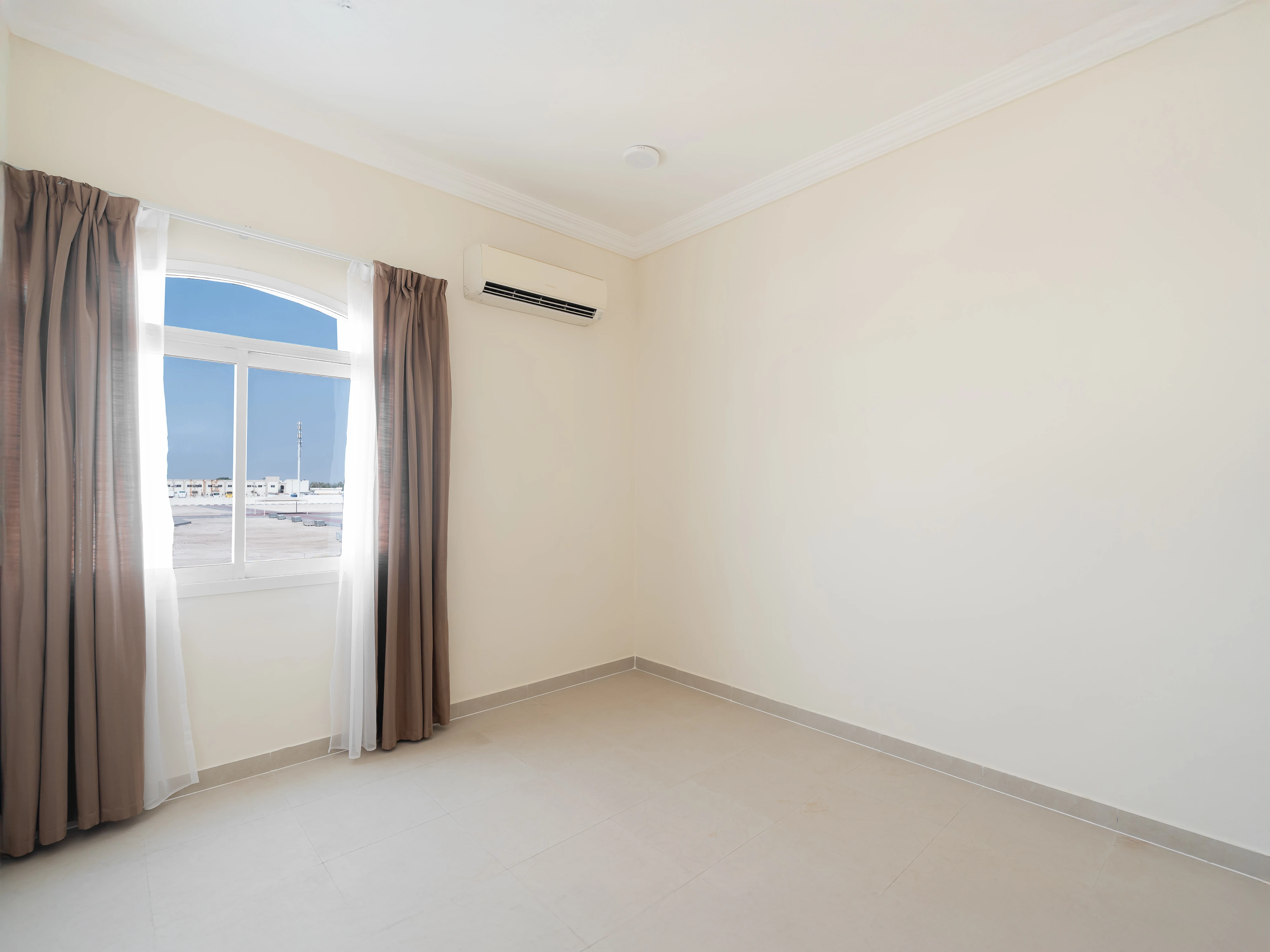 مجمع كامل، 44 فيلا مؤجرة بالكامل