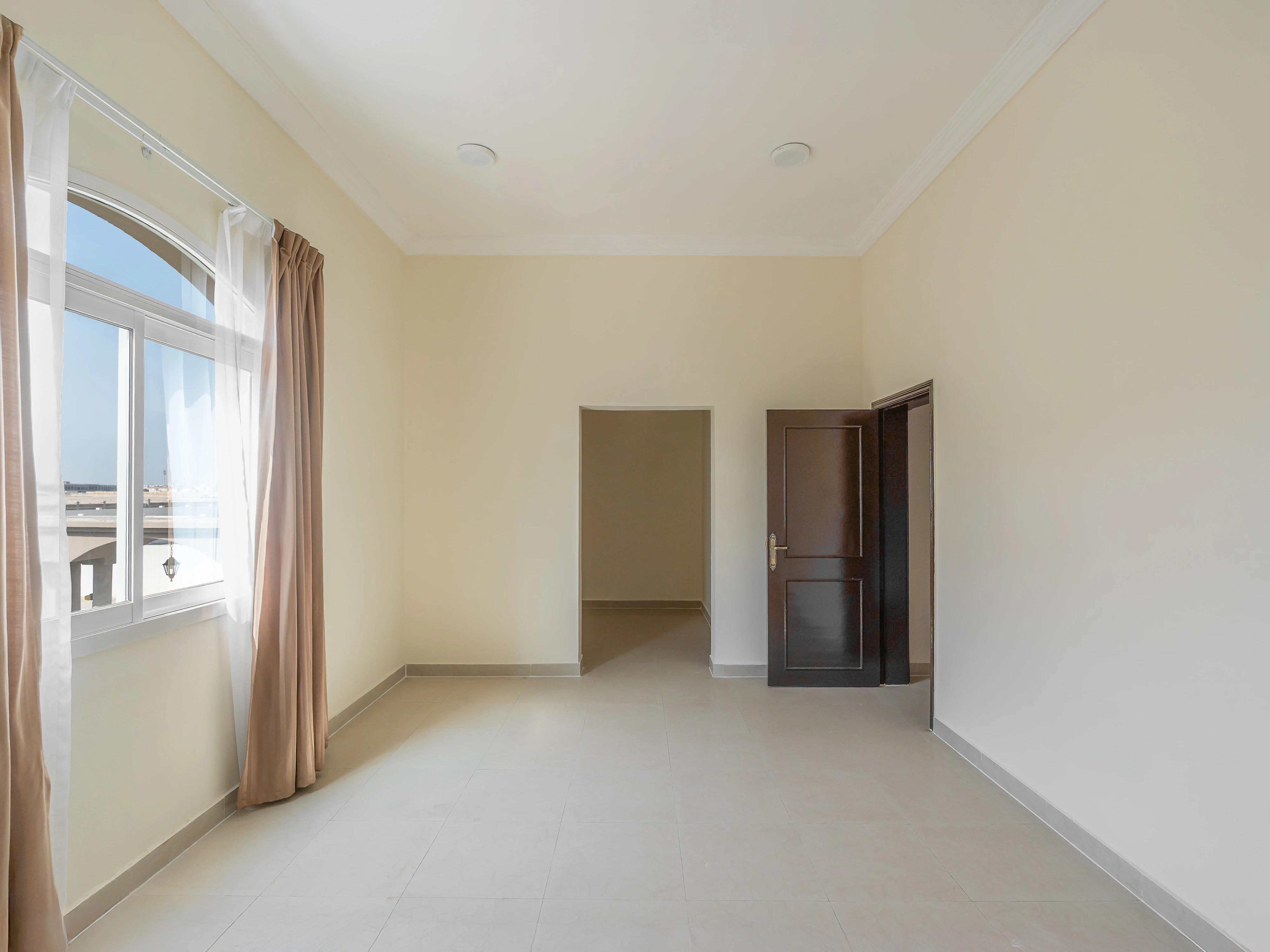 مجمع كامل، 44 فيلا مؤجرة بالكامل