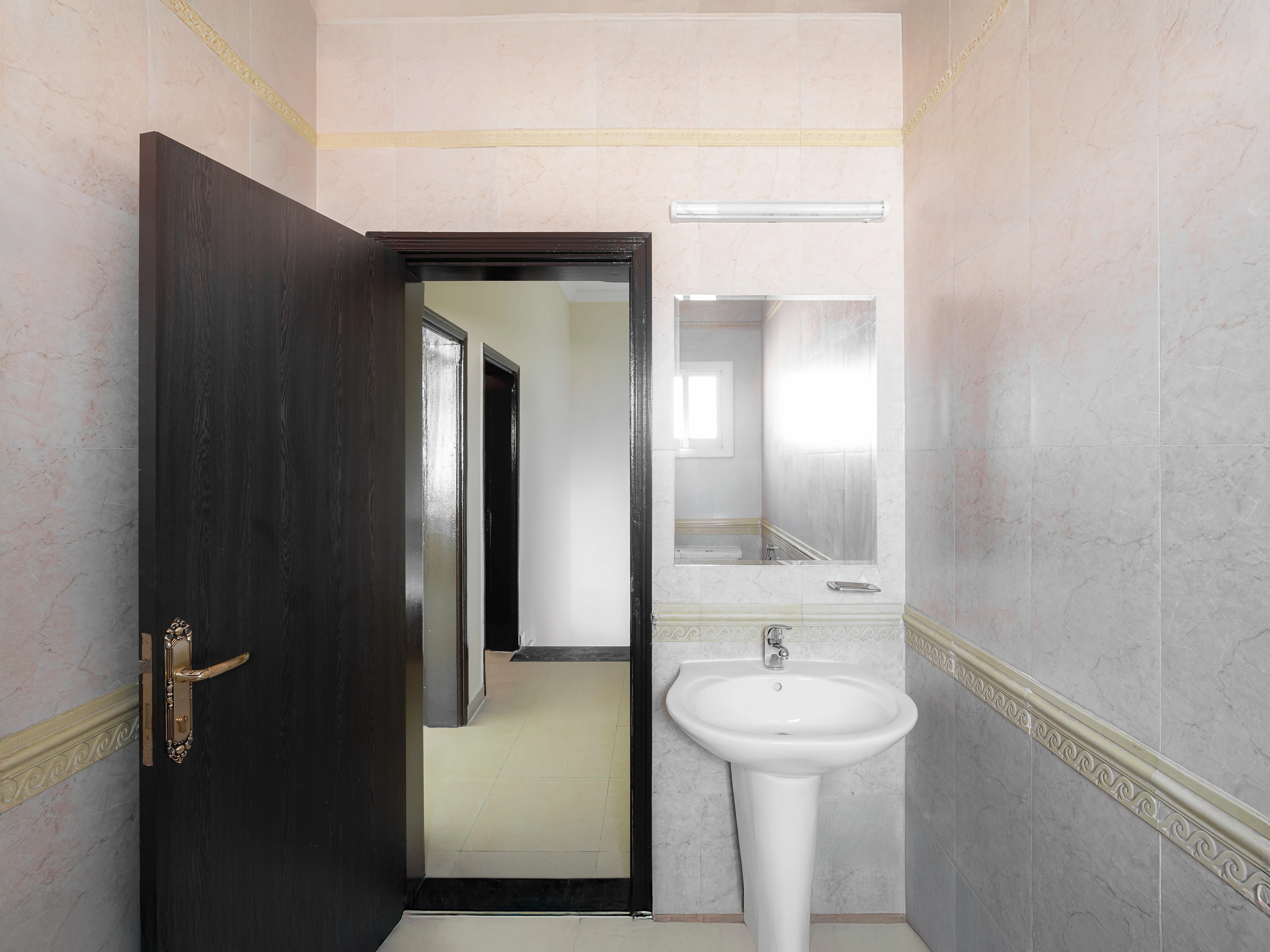 مجمع كامل، 44 فيلا مؤجرة بالكامل